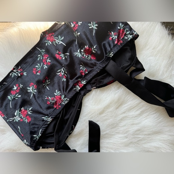 Velvet Black and Red Floral Crop Top - Picture 6 of 7